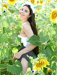 Amazing naked hottie LIVING COLOR